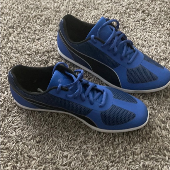 Womens Pumas size 7.5..Fits snug for a 7.5 - Picture 3 of 4